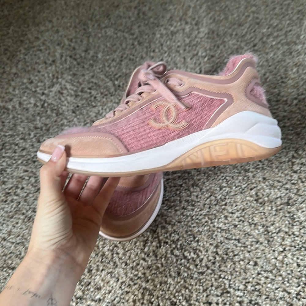 Chanel Pink Interlocking CC Logo Sneakers size 36.5. - Picture 4 of 11